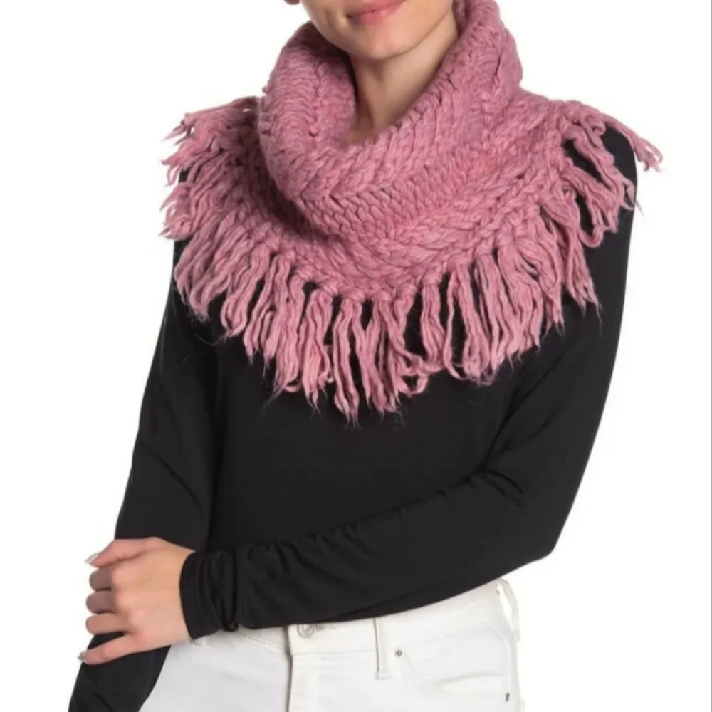 UGG FRINGE SNOOD PINK sz OS